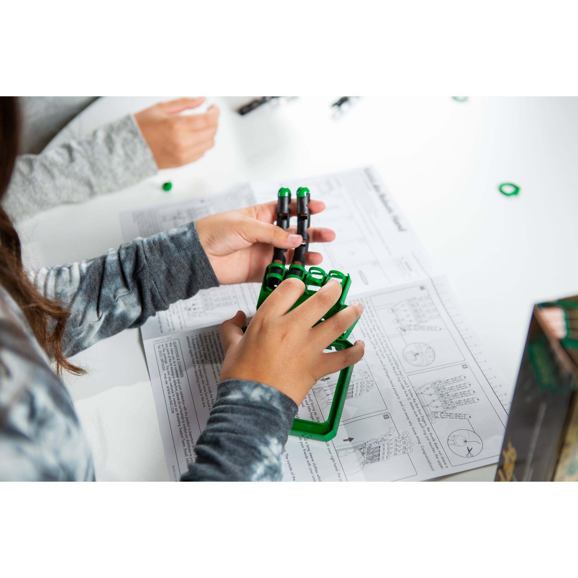 Toysmith® Robotic Hand Kit